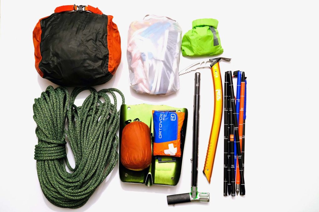 Abb.2: Packliste: Die gesamte Ausrüstung „rucksackgerecht“ verpackt – Gesamtgewicht: ca. 9 Kilo (inkl. Rucksack). © Peter Plattner - argonaut.pro | ÖKAS Abb.2: Packliste: Die gesamte Ausrüstung „rucksackgerecht“ verpackt – Gesamtgewicht: ca. 9 Kilo (inkl. Rucksack). © Peter Plattner - argonaut.pro | ÖKAS