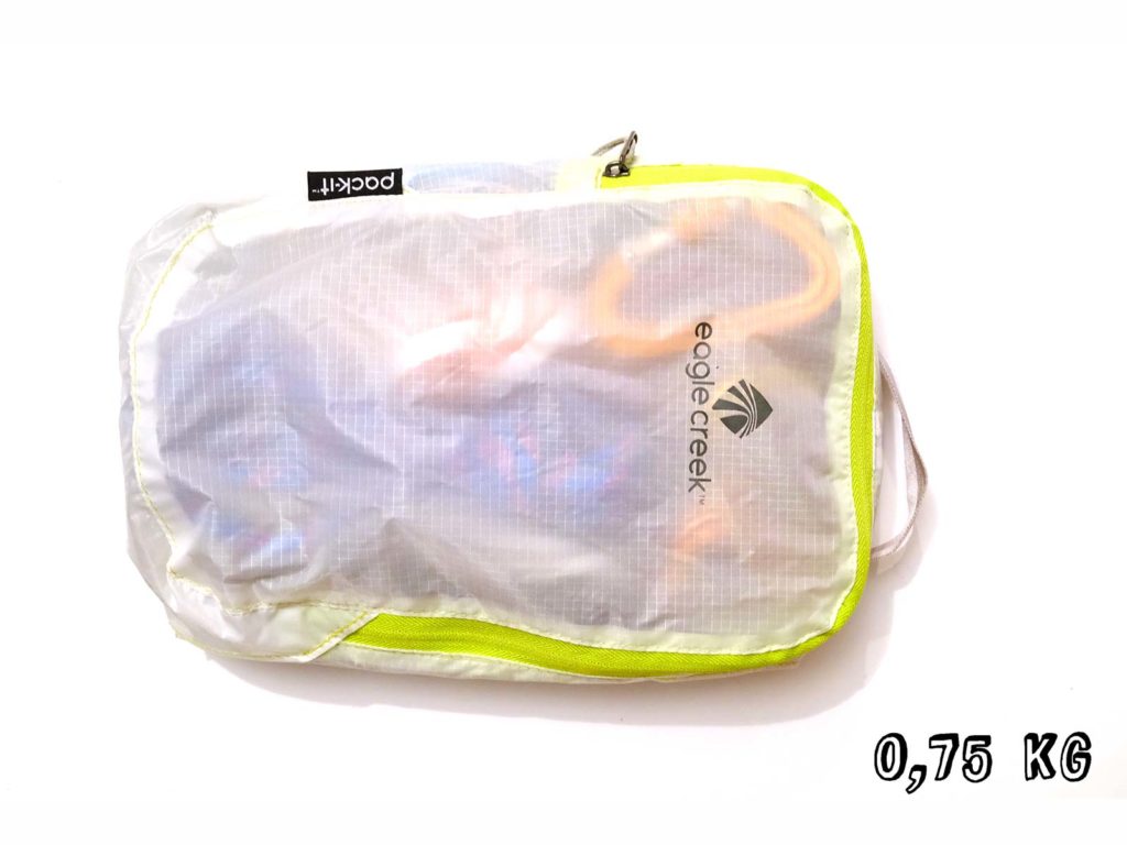 Abb.4: Verpackt bringt es das seiltechnische Material auf nicht einmal 1 Kilo. © Peter Plattner - argonaut.pro | ÖKAS Abb.4: Verpackt bringt es das seiltechnische Material auf nicht einmal 1 Kilo. © Peter Plattner - argonaut.pro | ÖKAS