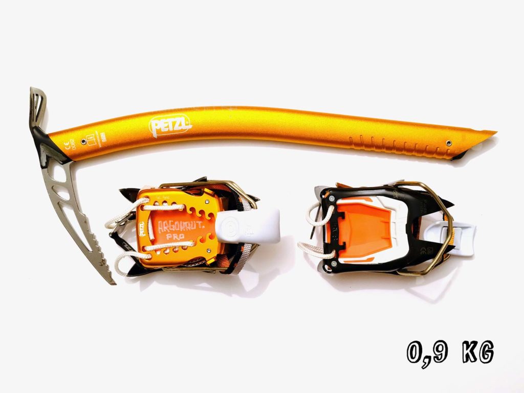 Abb.6: Packliste: Bei manchen Skihochtouren müssen Steigeisen (mit Antistollplatten) und Pickel mit. © Peter Plattner - argonaut.pro | ÖKAS Abb.6: Packliste: Bei manchen Skihochtouren müssen Steigeisen (mit Antistollplatten) und Pickel mit. © Peter Plattner - argonaut.pro | ÖKAS