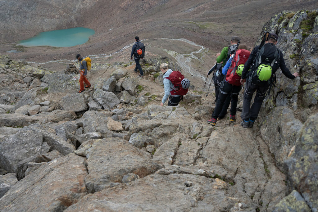 Bergsteigen Abstieg - Felsgelände © Matthias Knaus I ÖKAS Bergsteigen Abstieg - Felsgelände © Matthias Knaus I ÖKAS