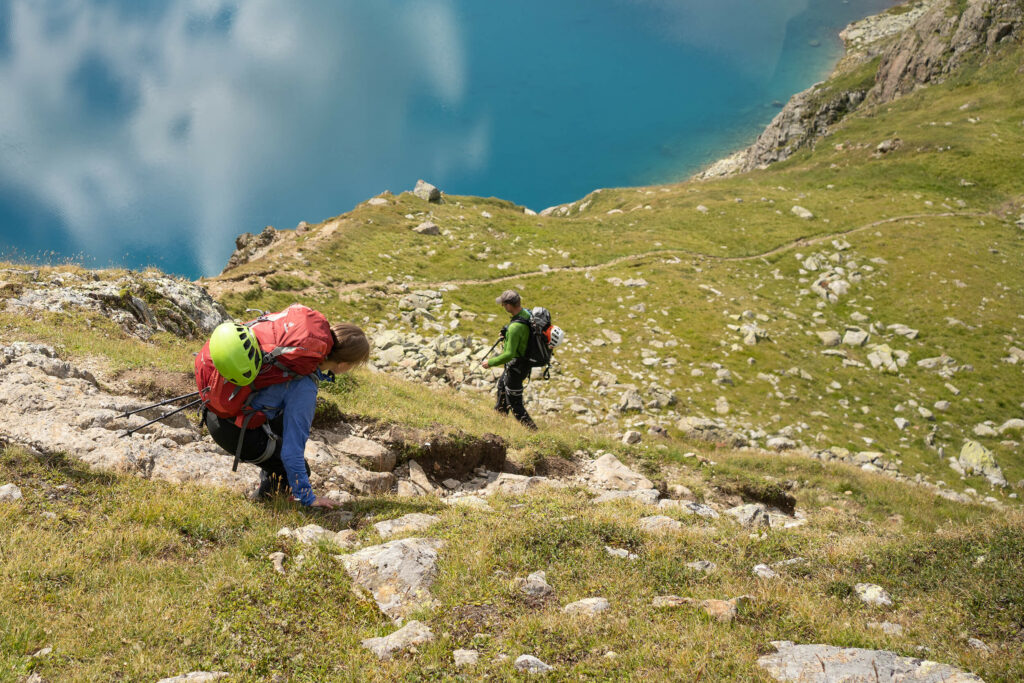 Wandern Abstieg & Stockhandling © Matthias Knaus I ÖKAS Wandern Abstieg & Stockhandling © Matthias Knaus I ÖKAS
