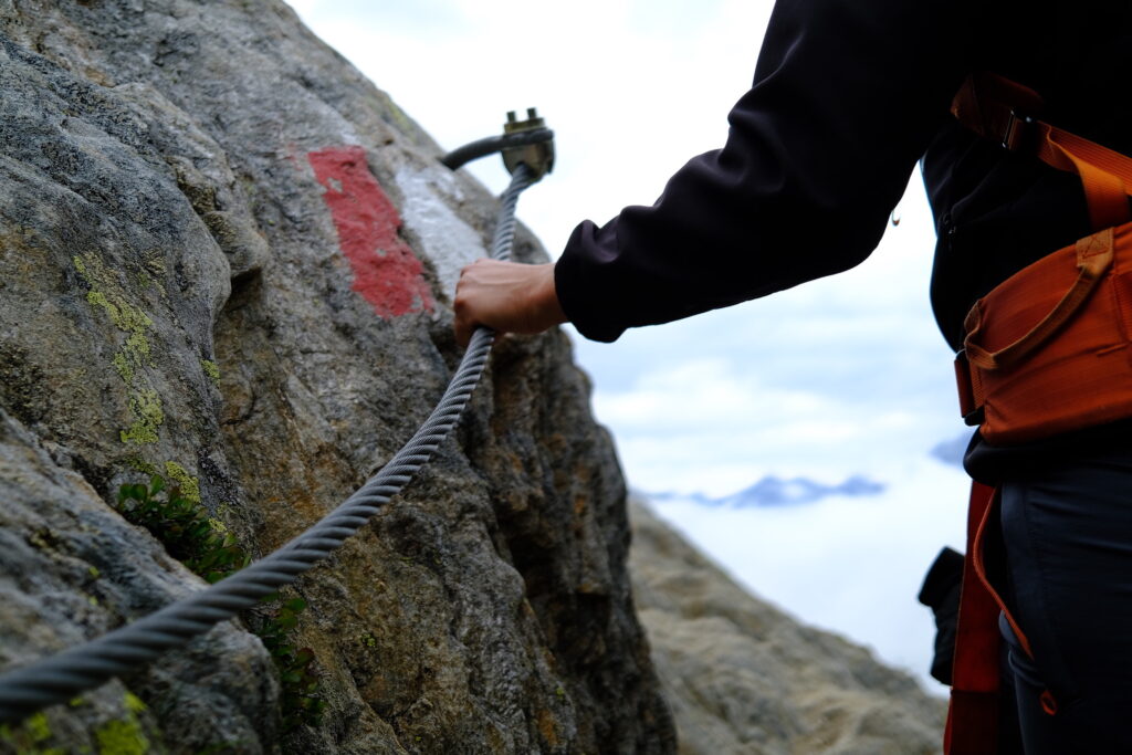 oekas_Wegmarkierung_Stahlseil_c_argonaut oekas_Wegmarkierung_Stahlseil_c_argonaut