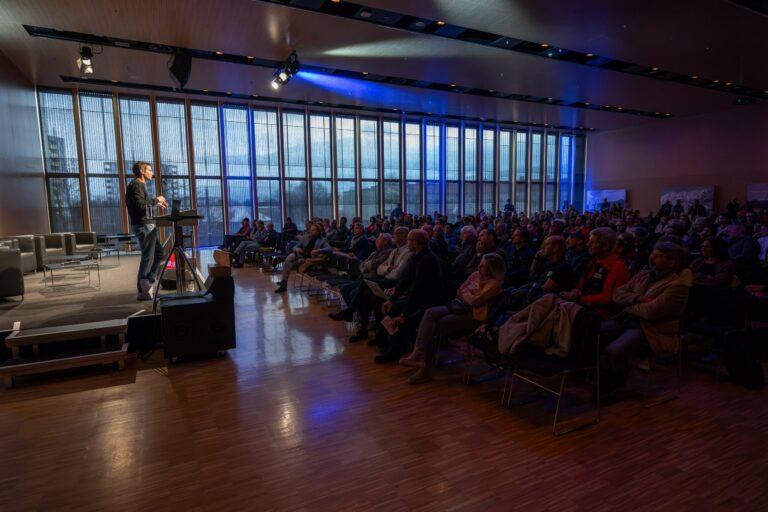 Alpinforum 2025 - Lukas Furtenbach-Vortrag, Foto: chrisriefenberg.co