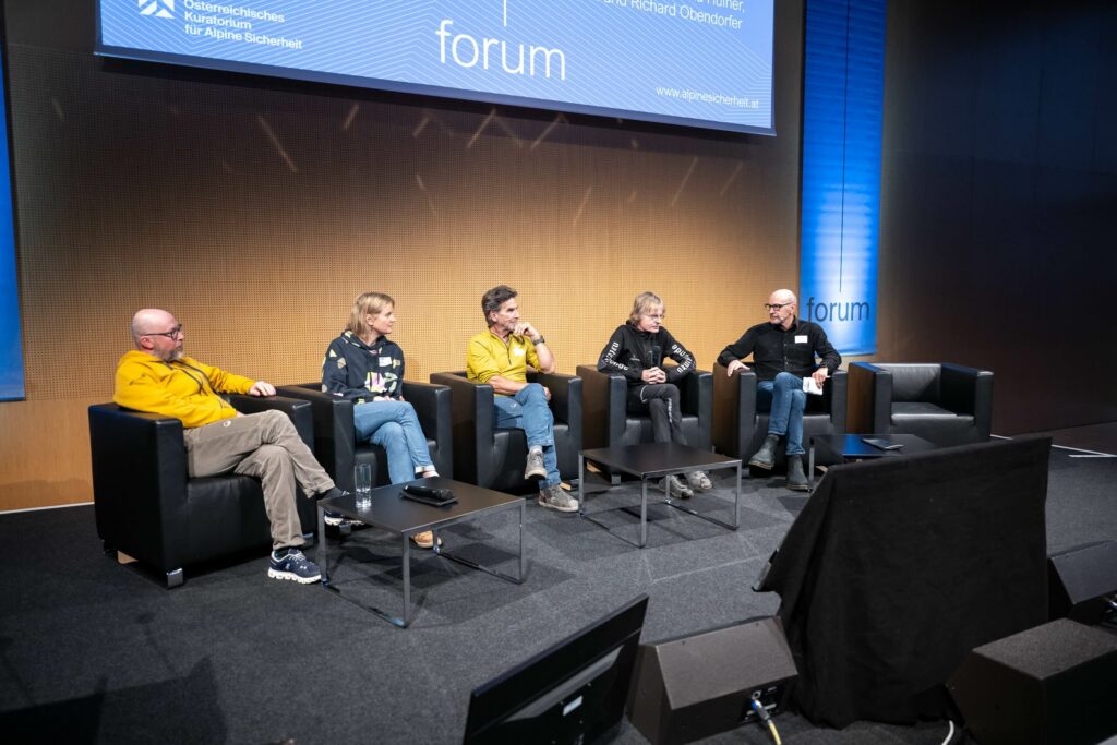 Podiumsdiskussion Block 2, Alpinforum 2025; Foto: Chris Riefenberg, chrisriefenberg.com Podiumsdiskussion Block 2, Alpinforum 2025; Foto: Chris Riefenberg, chrisriefenberg.com
