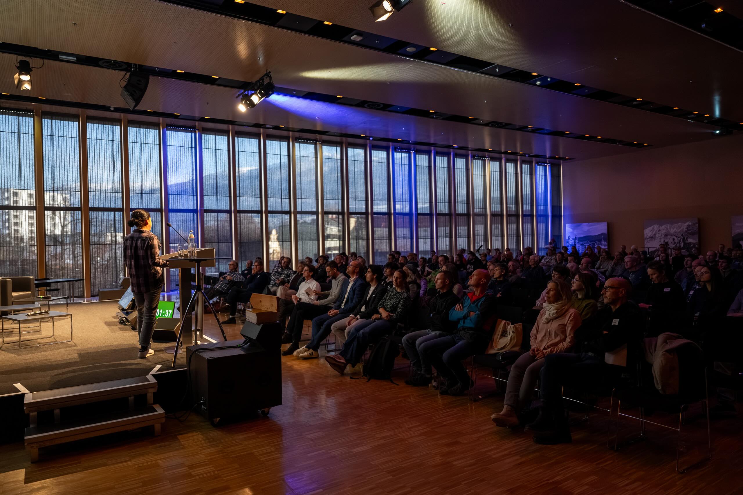 Susanne Mitterer Alpinforum 2025. Foto: Chris Riefenberg, chrisriefenberg.com