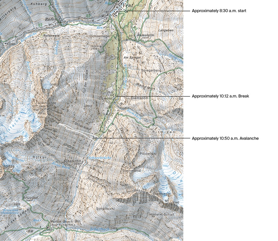 Overview photo of the accident area: The situation in Niedertal less than an hour after the avalanche. The accident avalanche is outlined in black. It was not possible to reconstruct exactly when the numerous other visible fresh avalanches started, most of them were registered after the accident avalanche.